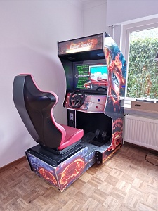 A-G 32 LCD RACING arcade met SEAT en 150 RACING GAMES BURNIN RUBBER + OUTRUN 5